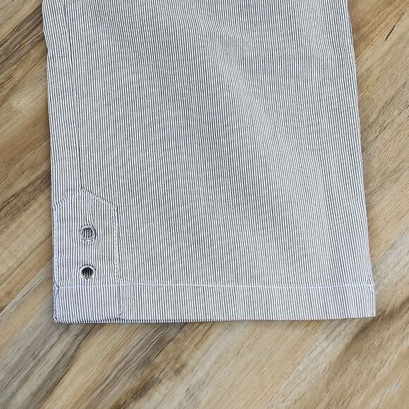🔹️Christopher & Banks Gray Striped Seersucker Cropped Pants Size 6/28 - Picture 10 of 11